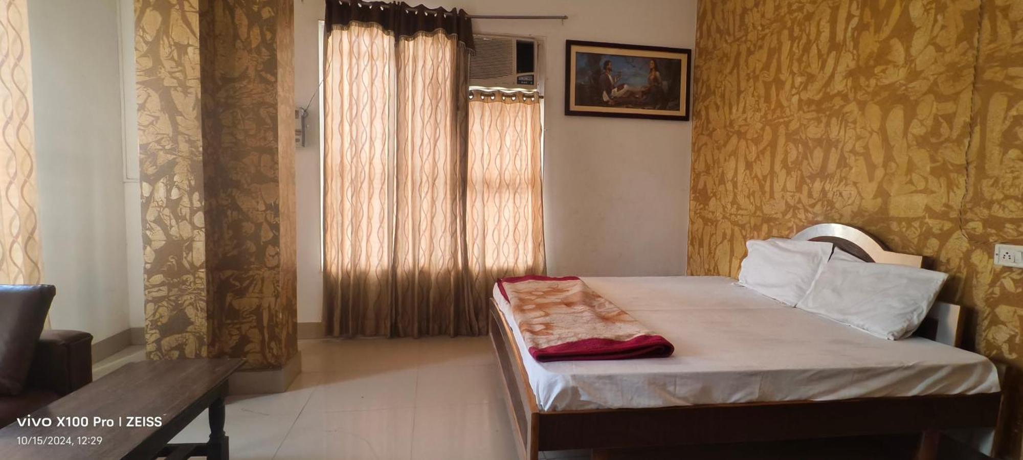 Surya Hotel Sirsa Szoba fotó