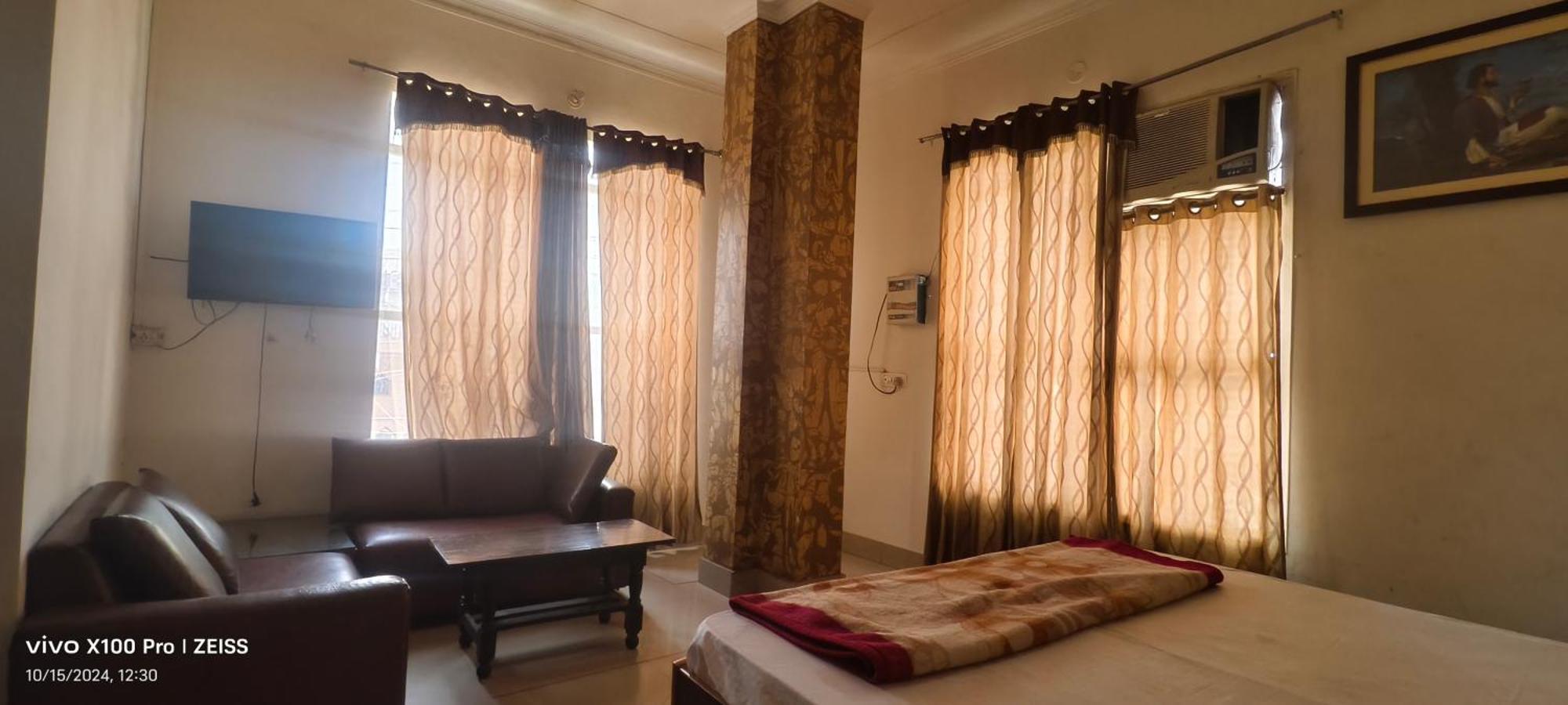 Surya Hotel Sirsa Szoba fotó