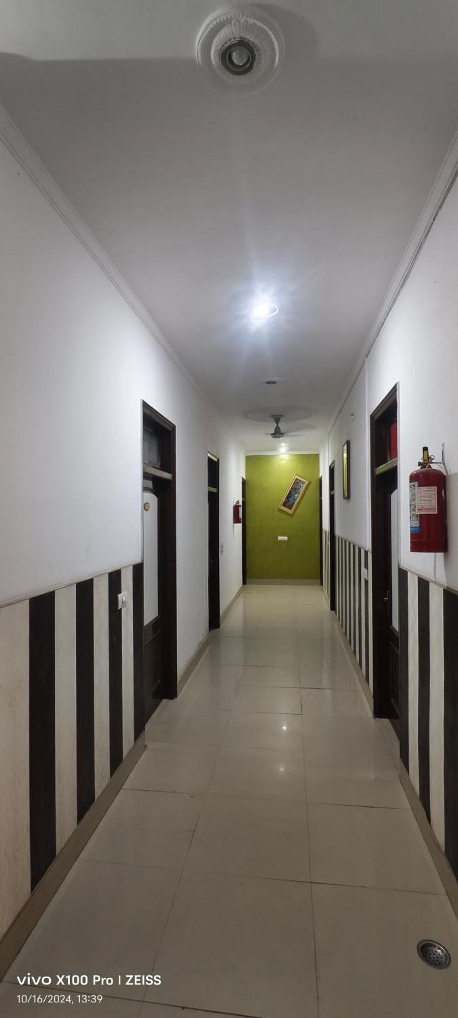 Surya Hotel Sirsa Kültér fotó